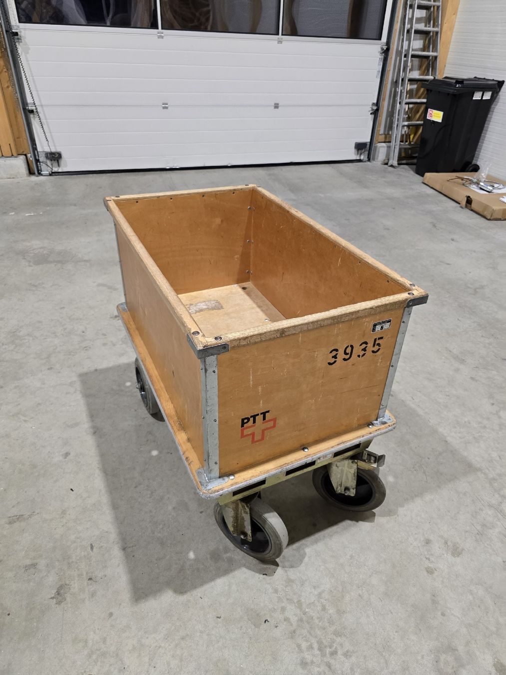 Carrelli di trasporto: Original PTT Rollwagen, robust und praktisch – Usato da Neuenkirch venduto da Saedu 1