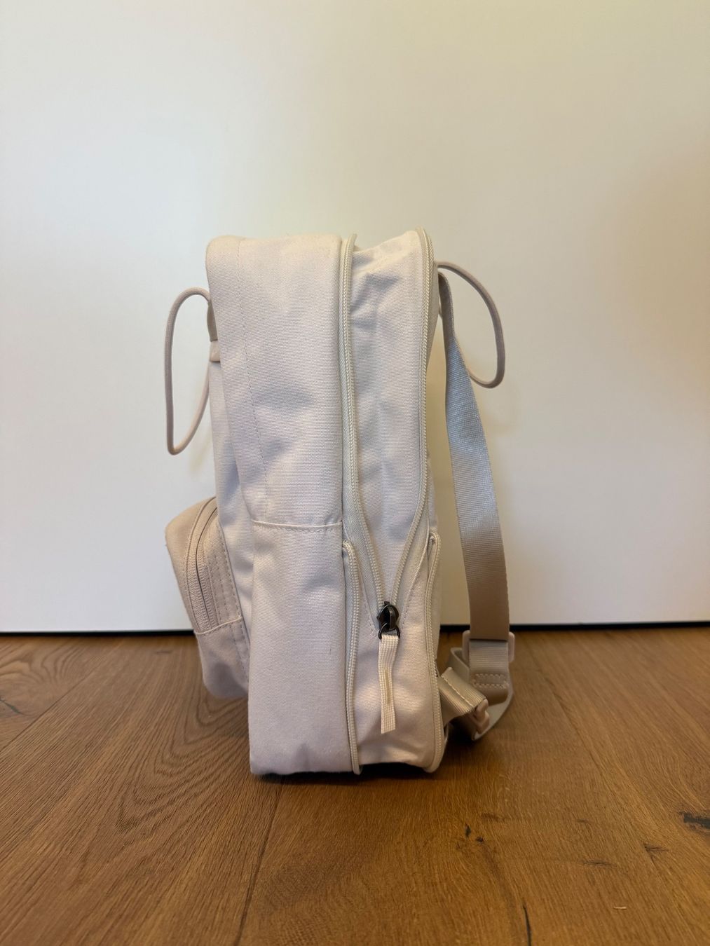 Nike Zaini: Nike Rucksack beige mit Fronttasche – Usato da Stäfa venduto da alyssa.bgl 1