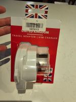 SKROOS Reiseadapter United Kingdom mit USB Ladeanschluss NEU