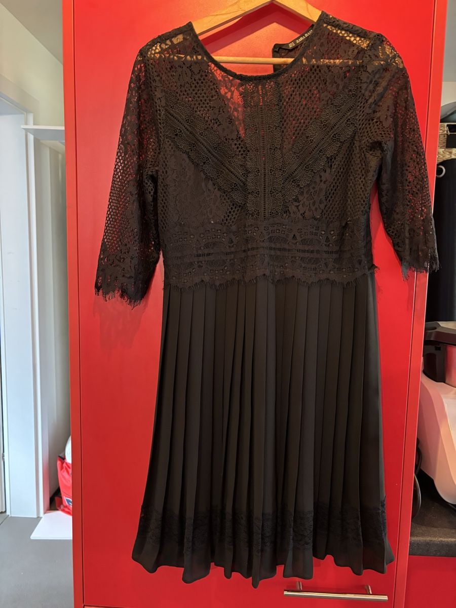 Zara Kleider: Robe noire Zara dentelle plissée taille M - – Gebraucht aus Martigny von lovejess