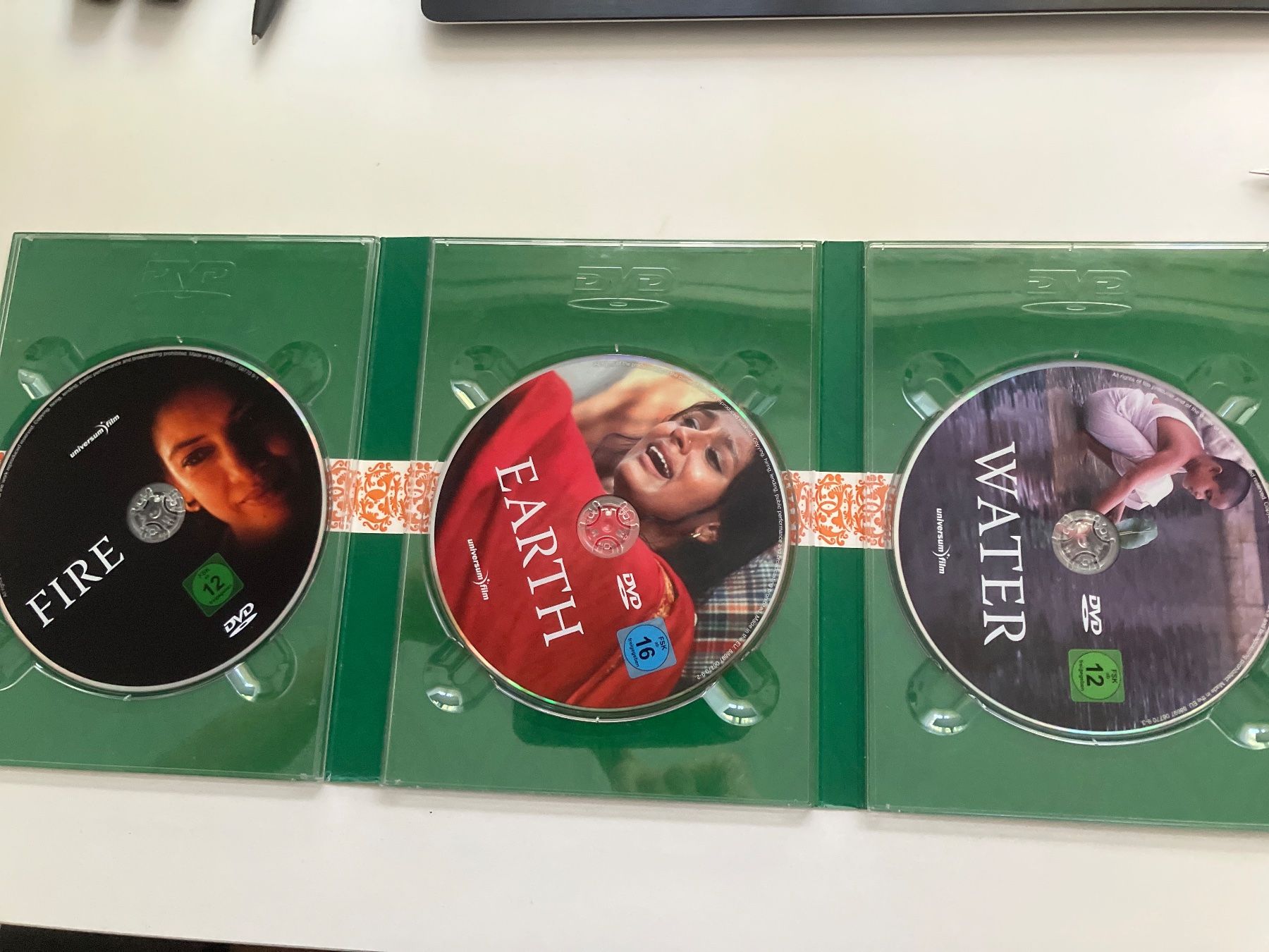 Tutti i DVDs: Deepa Mehta Collection - Fire/Earth/Water [3 DVDs] – Usato da Arbon venduto da JoJoAs 2