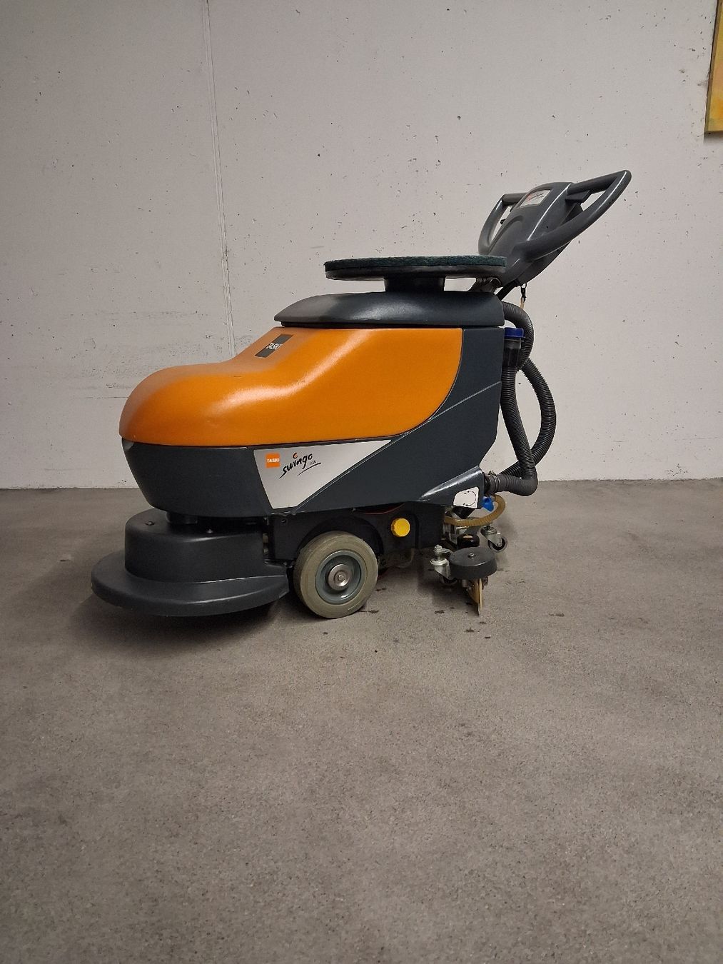 Tutte le macchine: scheuersaugmaschine  taski 450 b – Usato da Büttikon AG venduto da for_gnt6 3