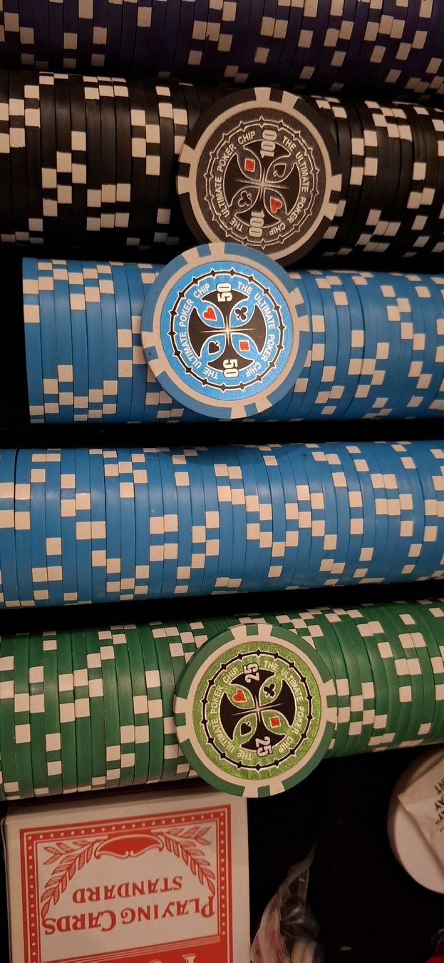 Spiele: Pokerkoffer gebraucht – Gebraucht aus Hünenberg See von sid_85zq 2