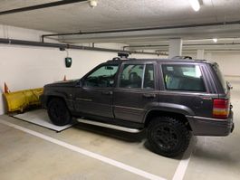 Jeep Grand Cherokee 5.2 V8 mit Schneepflug