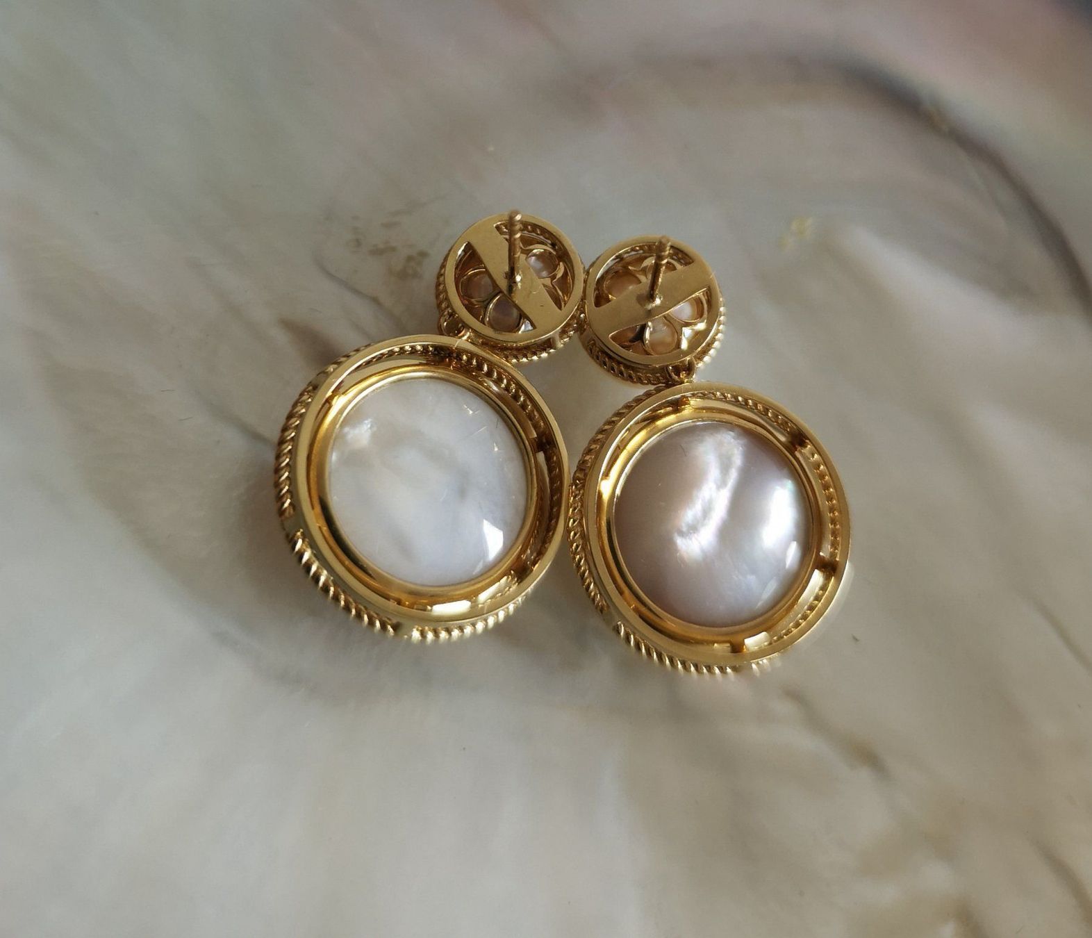 Ohrringe & -stecker: Mabé-Perle & Süsswasserperle Ohrstecker, 18K Gold – Neu und originalverpackt aus Rümlang von 21f 3