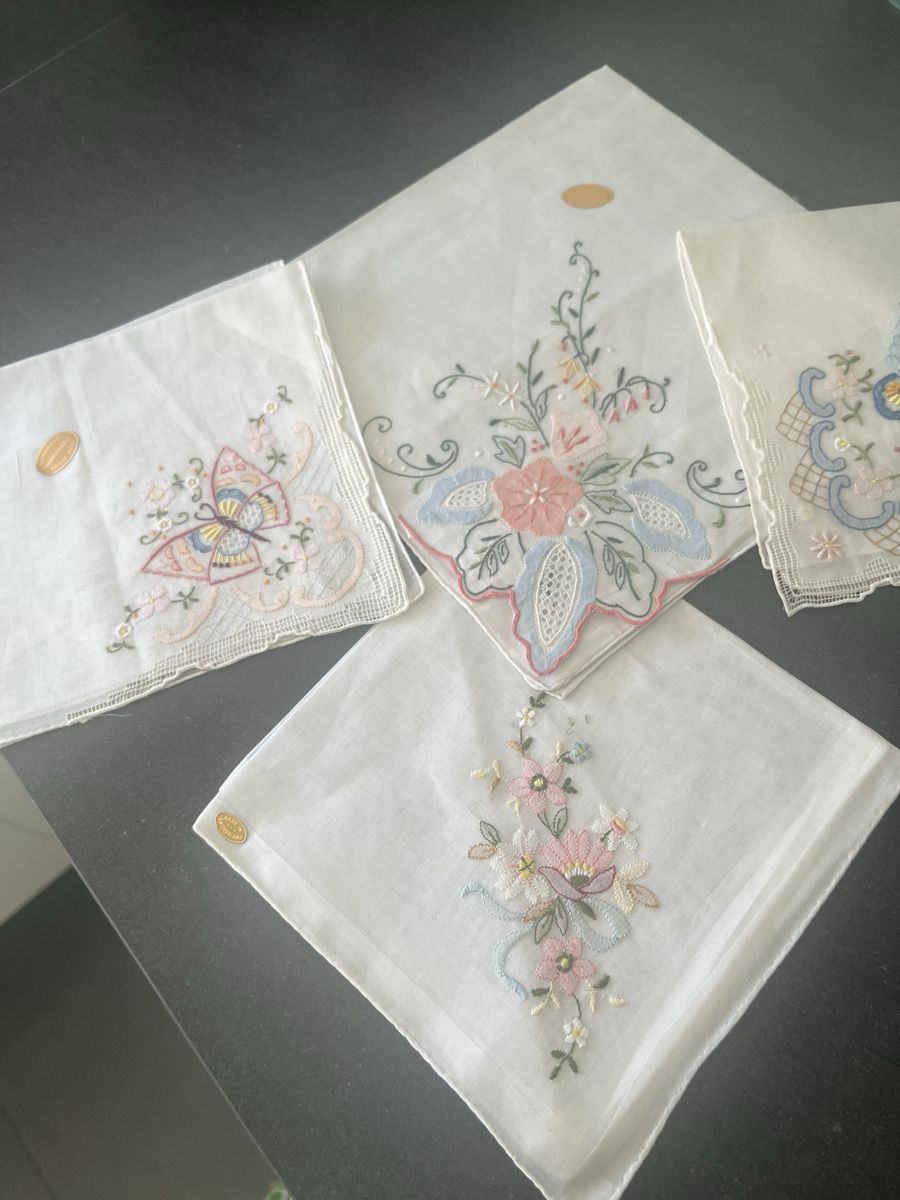 Altro in  Abbigliamento & Accessori: Fazzoletti ricamati a mano – Usato da Locarno venduto da cichita