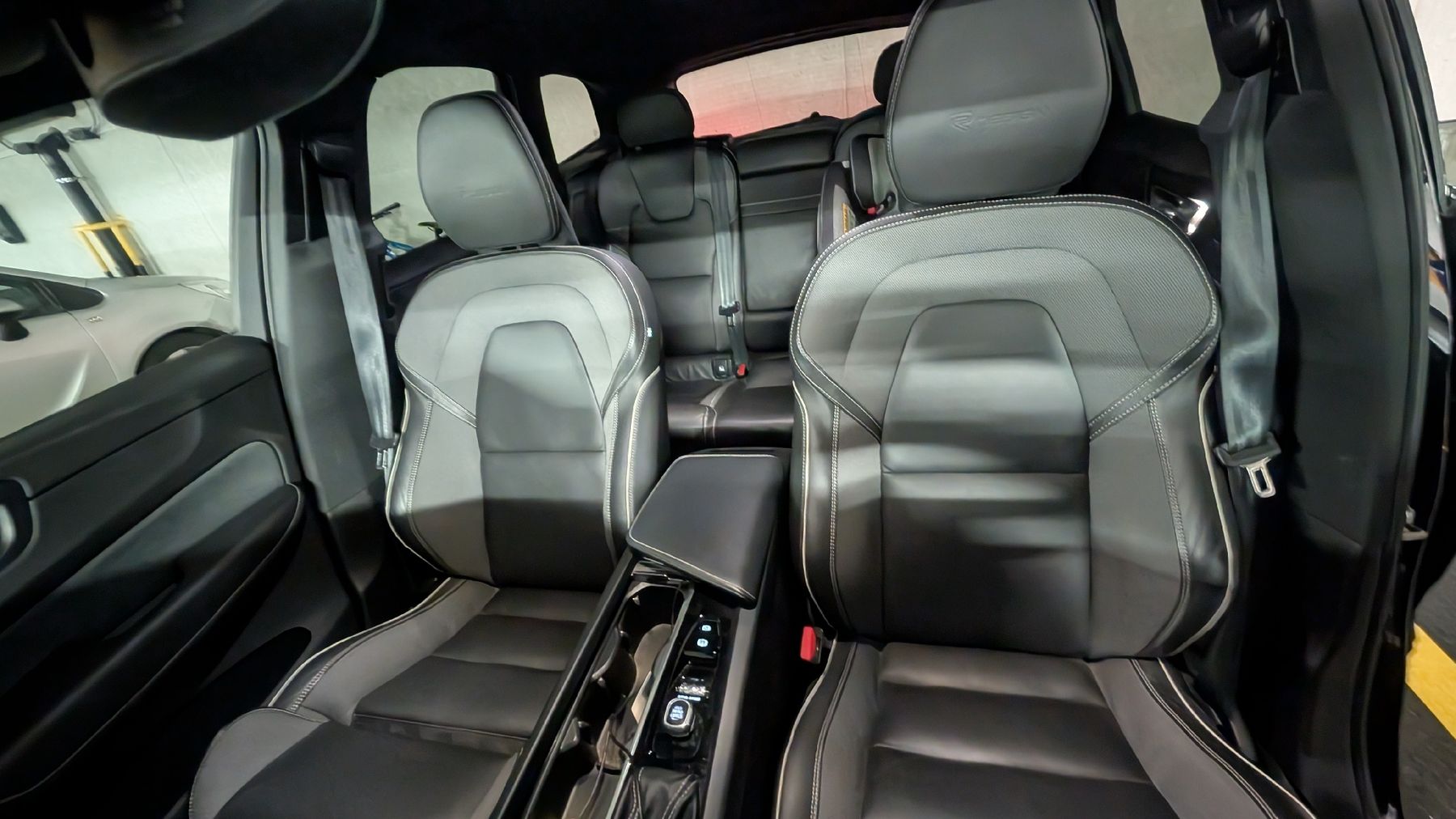 Volvo Automobili: Volvo XC60 D4 R-Design – Usato da Cham venduto da KeNon 5