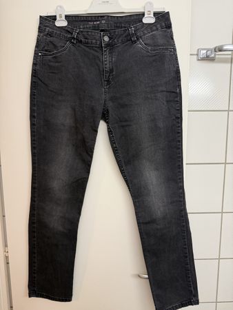 Damen Jeans C&A The Slim schwarz Grösse 42 guter Zustand.