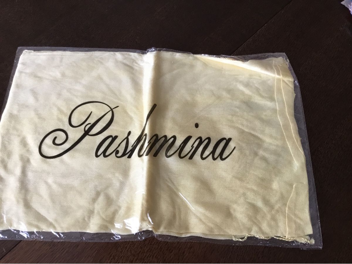Foulard & Sciarpe: Schal Gelb Pashmina – Nuovo e nell'imballaggio originale da Uitikon-Waldegg venduto da Dmelchionna