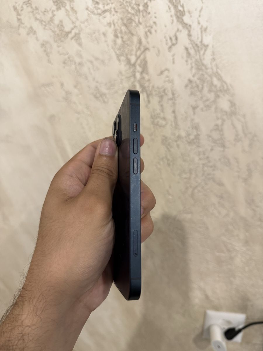 Apple Handys / Smartphones: Iphone 13 128 gb  – Neu (gemäss Beschreibung) aus Chippis von mig_8ns6 2