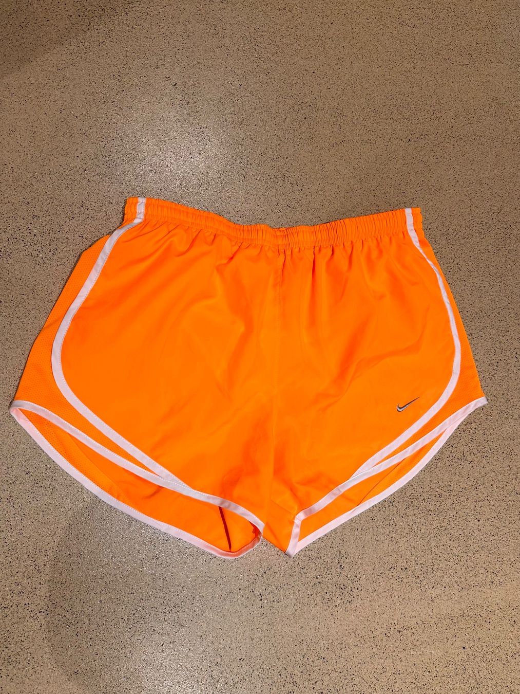 Nike Pantaloni: Nike Sporthosen – Nuovo (secondo la descrizione) da St. Gallen venduto da sar_cj5j