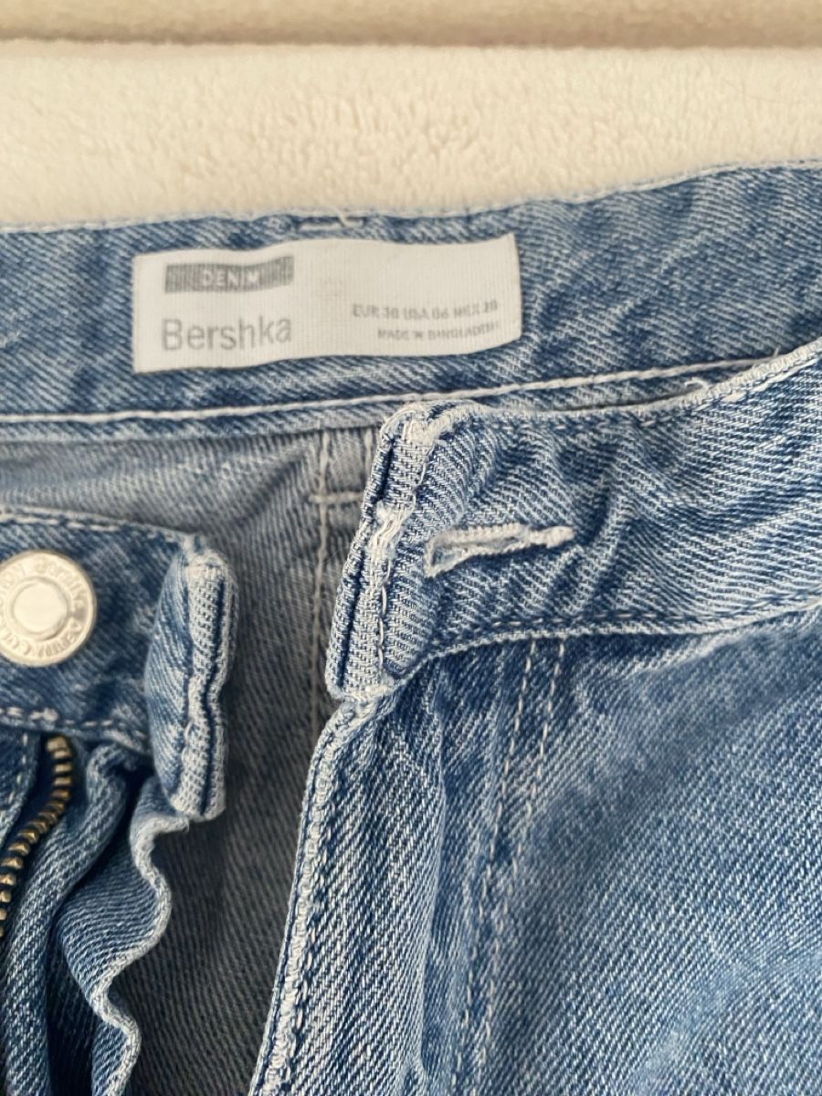 Bershka Pantaloni: Jean Bershka Cargo, Taille Haute – Usato da Vésenaz venduto da gau_v6pf 3