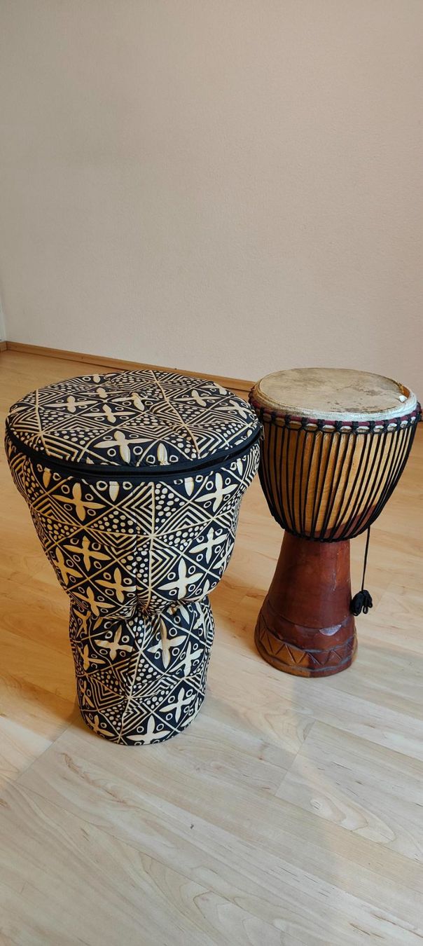 Strumenti musicali: Sehr schöne Conga + Djembe – Difettoso da Zürich venduto da Paradiesli_