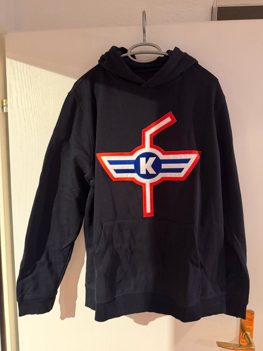 Pullover & Sweatshirts: EHC Kloten Hoodie L – Gebraucht aus Winkel von Studi66