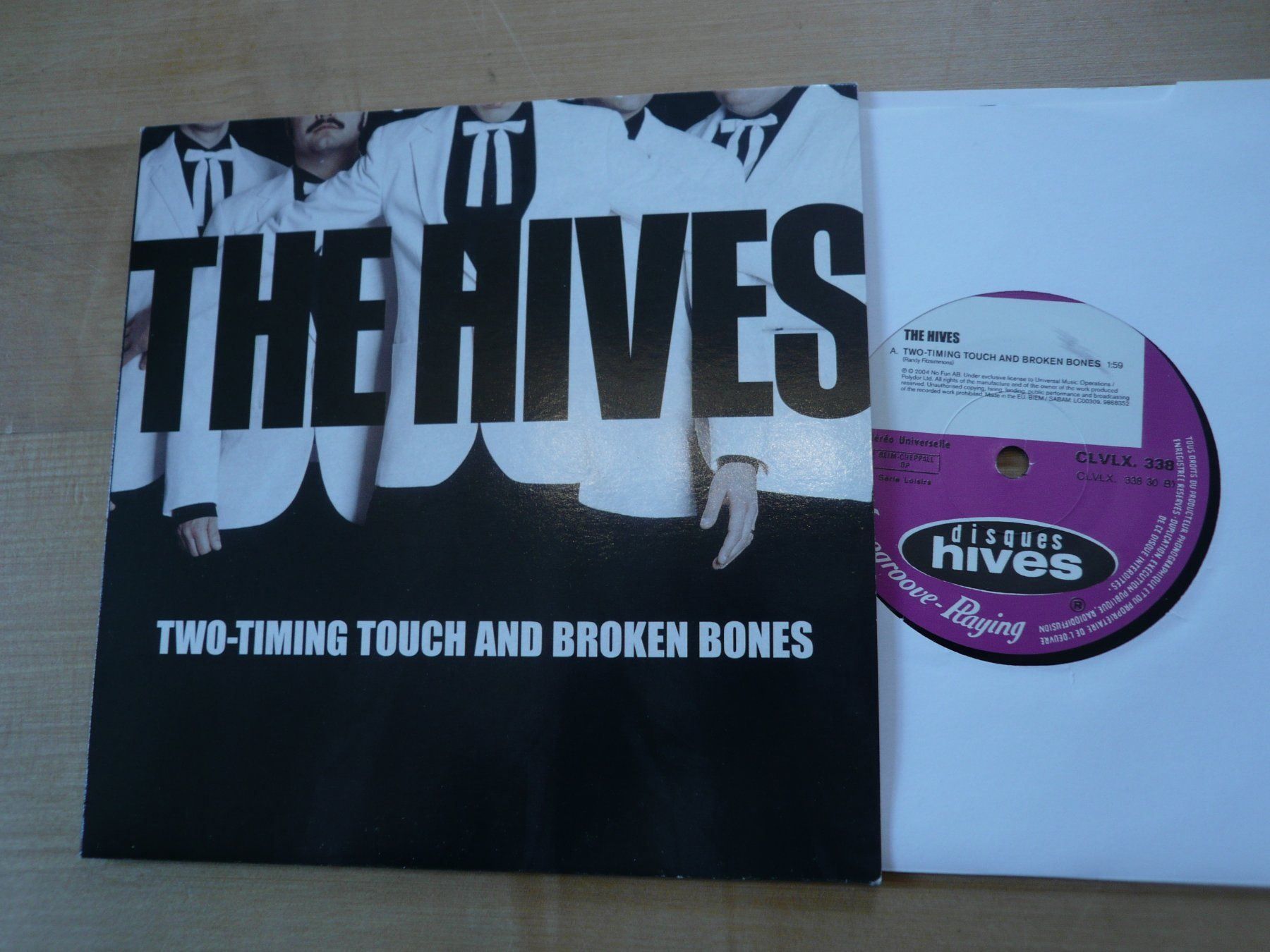 Dischi in vinile: HIVES Two-Timing Touch & Broken Bones - EU 2004 – Nuovo e nell'imballaggio originale da Zofingen venduto da mooni89