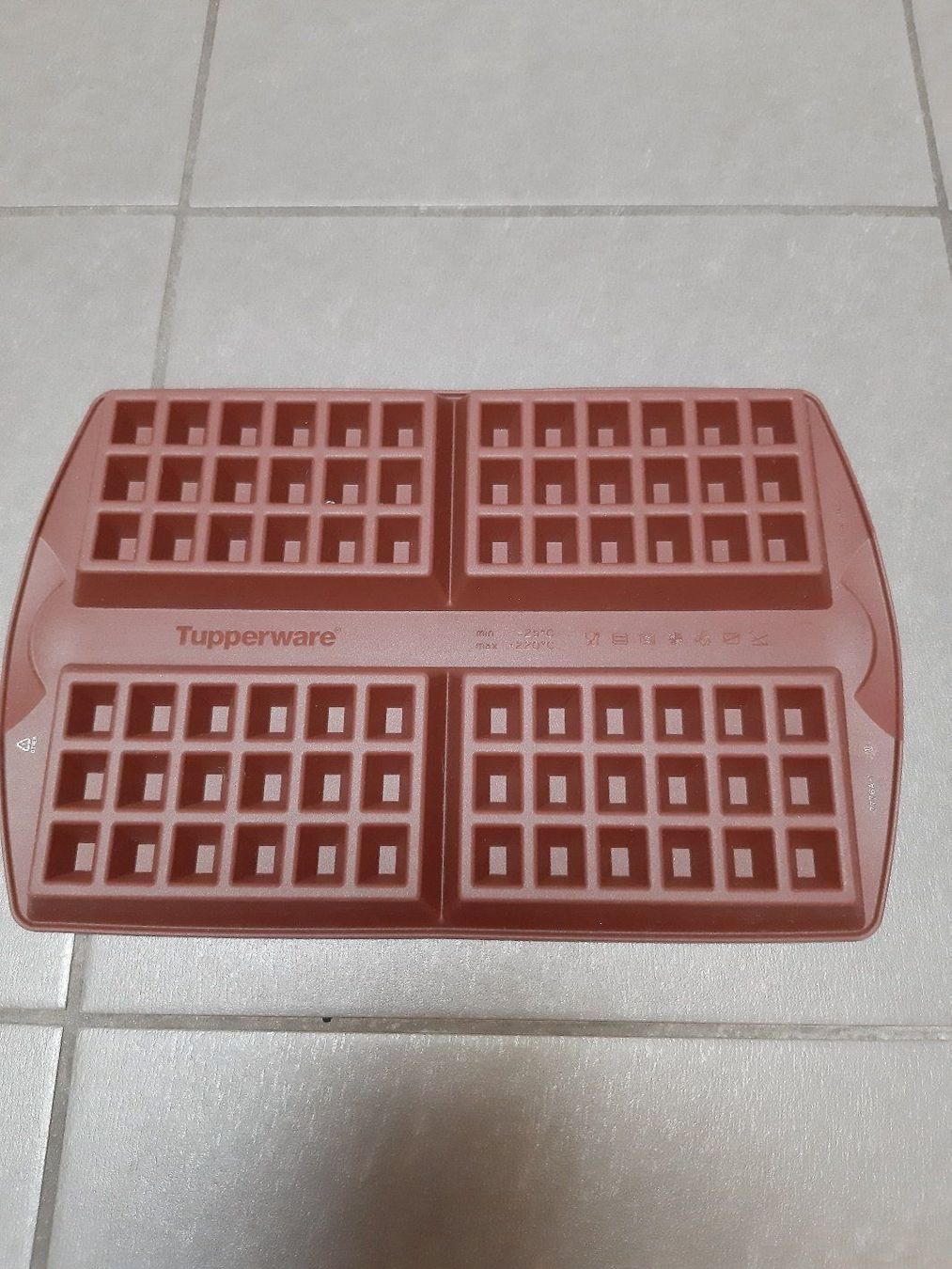 Tupperware Moules à gâteaux: Tupperware, moule en silicone, Waffelform/ gauffre – Neuf avec emballage d'origine à Lussery-Villars par pousinete02 1