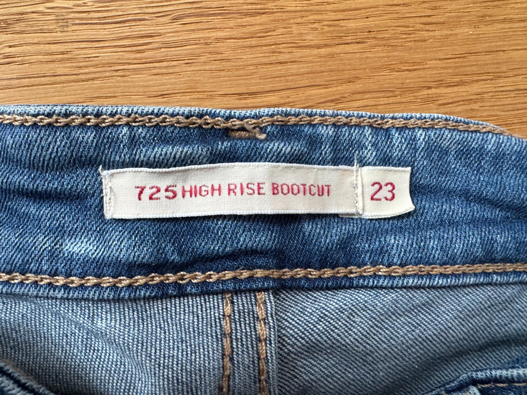 Levi's Jeans: Levi's Jeans Bootcut – Usato da Ettiswil venduto da Ursi33 1