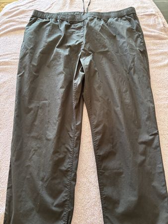 Dünne schwarze Sommerhose Grösse 50