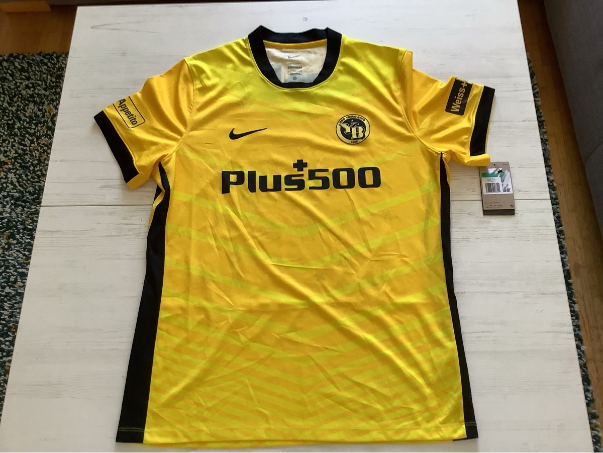 Young Boys Canottiere & Pantaloni: BSC Young Boys YB Bern Nike XL mit Unterschriften – Nuovo (secondo la descrizione) da Schmitten FR venduto da Hubalo