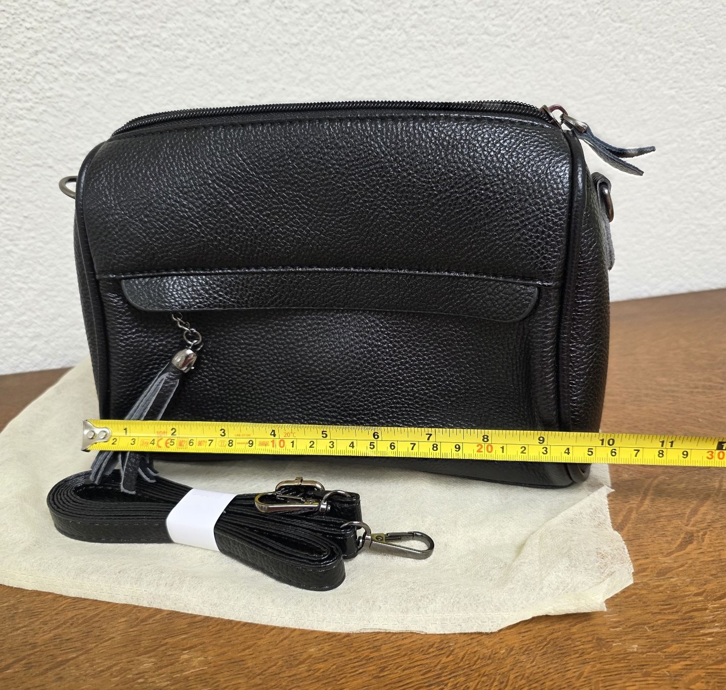 Taschen für Damen: Schwarze Umhängetasche aus Leder.Neu – Neu und originalverpackt aus Rheinsulz von Gilea 3
