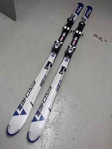 Fischer Sci: Skier Fischer VC 200 mit Bindung – Usato da Wettingen venduto da Gusti1000 1