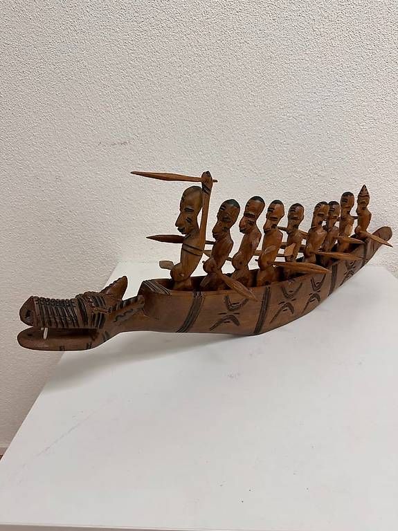 Tutte le decorazioni: Handgeschnitztes Holzboot mit Ruderfiguren – Usato da Obernau venduto da Arche_Noah_Brocki 1