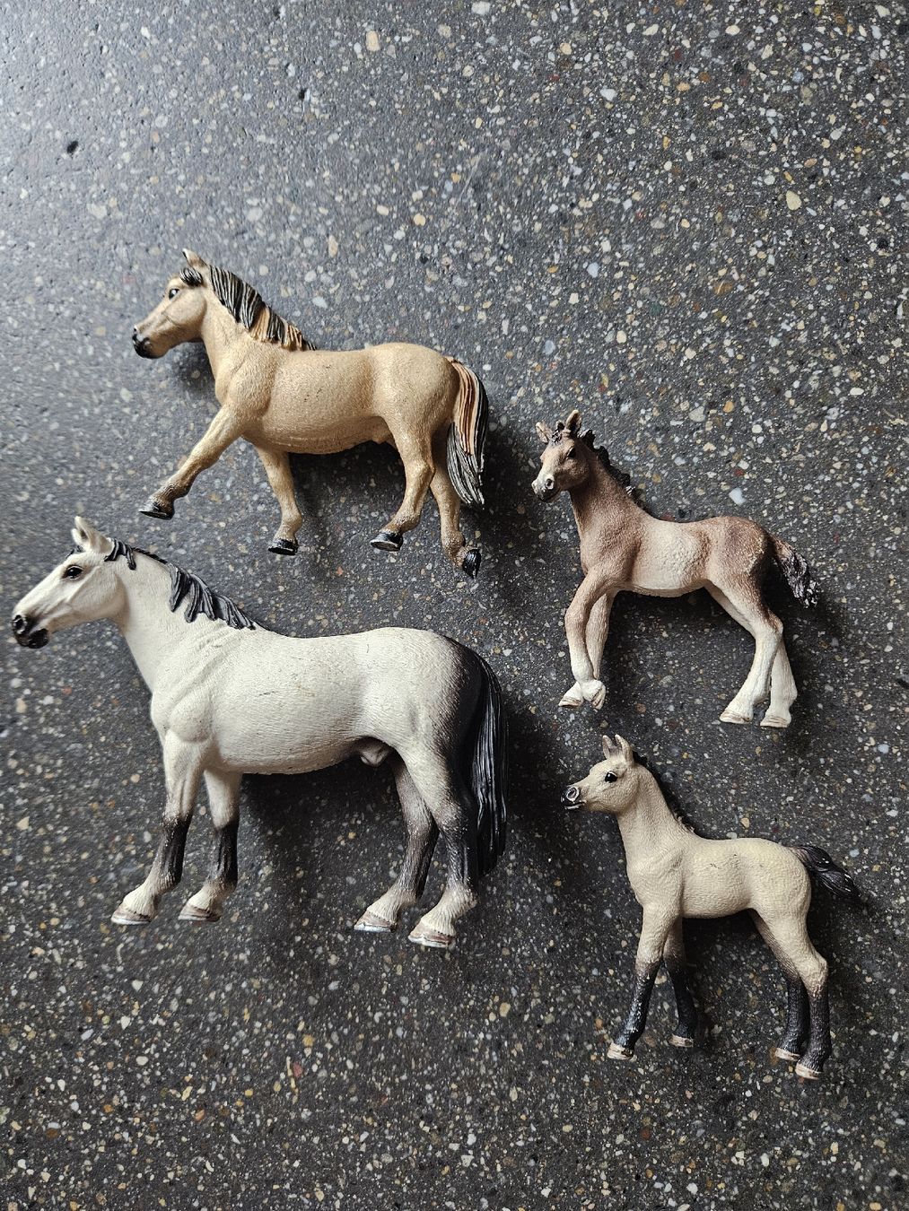 Schleich Giocattoli: Schleich Pferde Set vier Figuren – Nuovo (secondo la descrizione) da Anwil venduto da tamoos 1