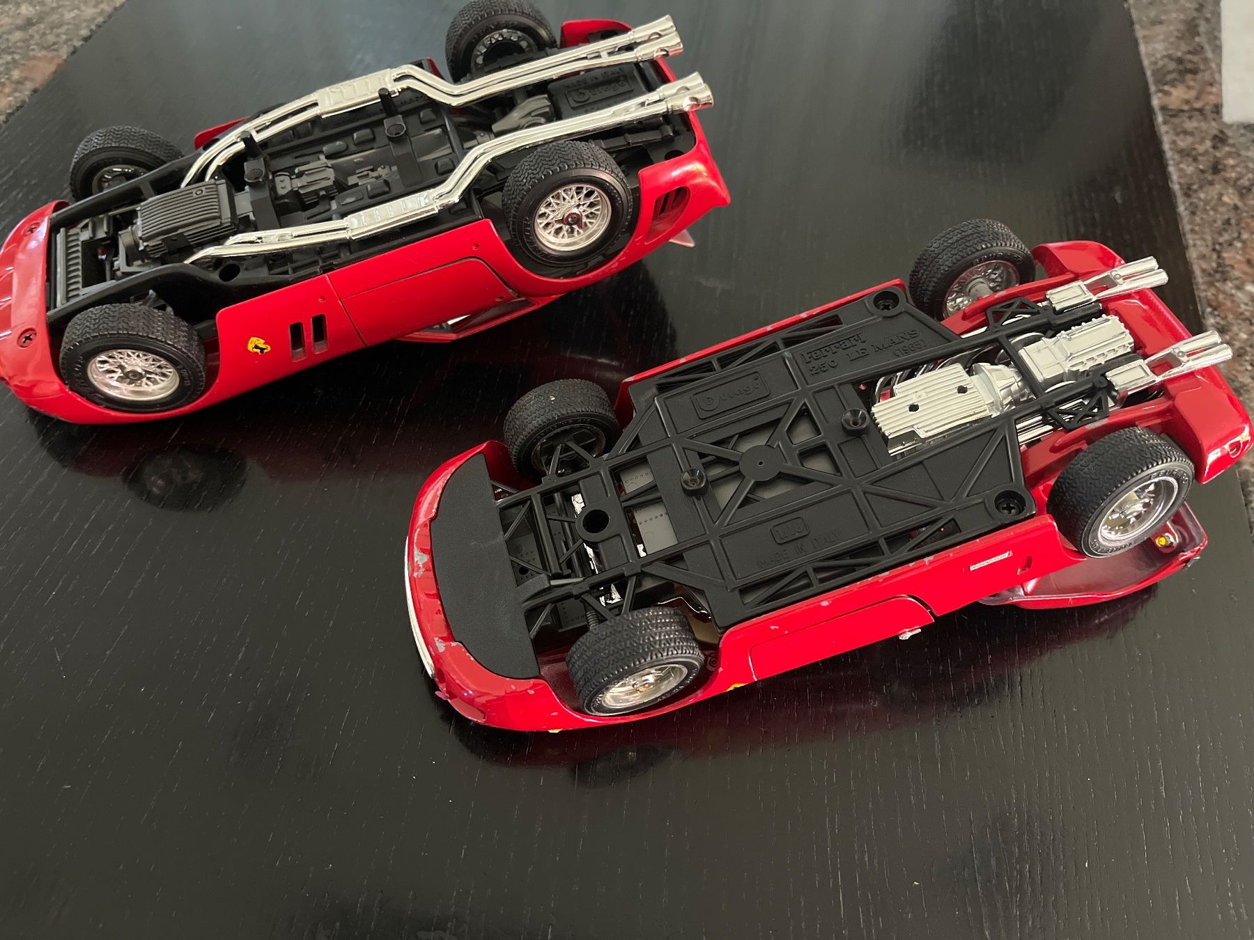 Ferrari Modellautos: 2x Ferrari Spielzeugauto rot – Gebraucht aus Spiegel b. Bern von Burdicrew 2