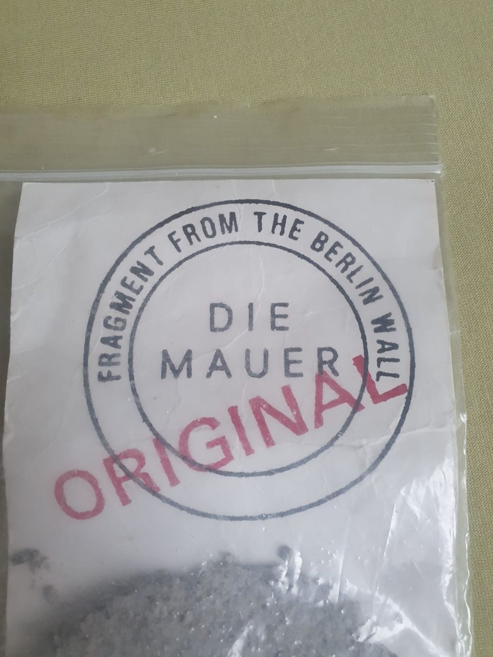 Pietre & tegole: Originalfragment der Berliner Mauer 1961-1989 – Usato da Basel venduto da FirstClass4000 1
