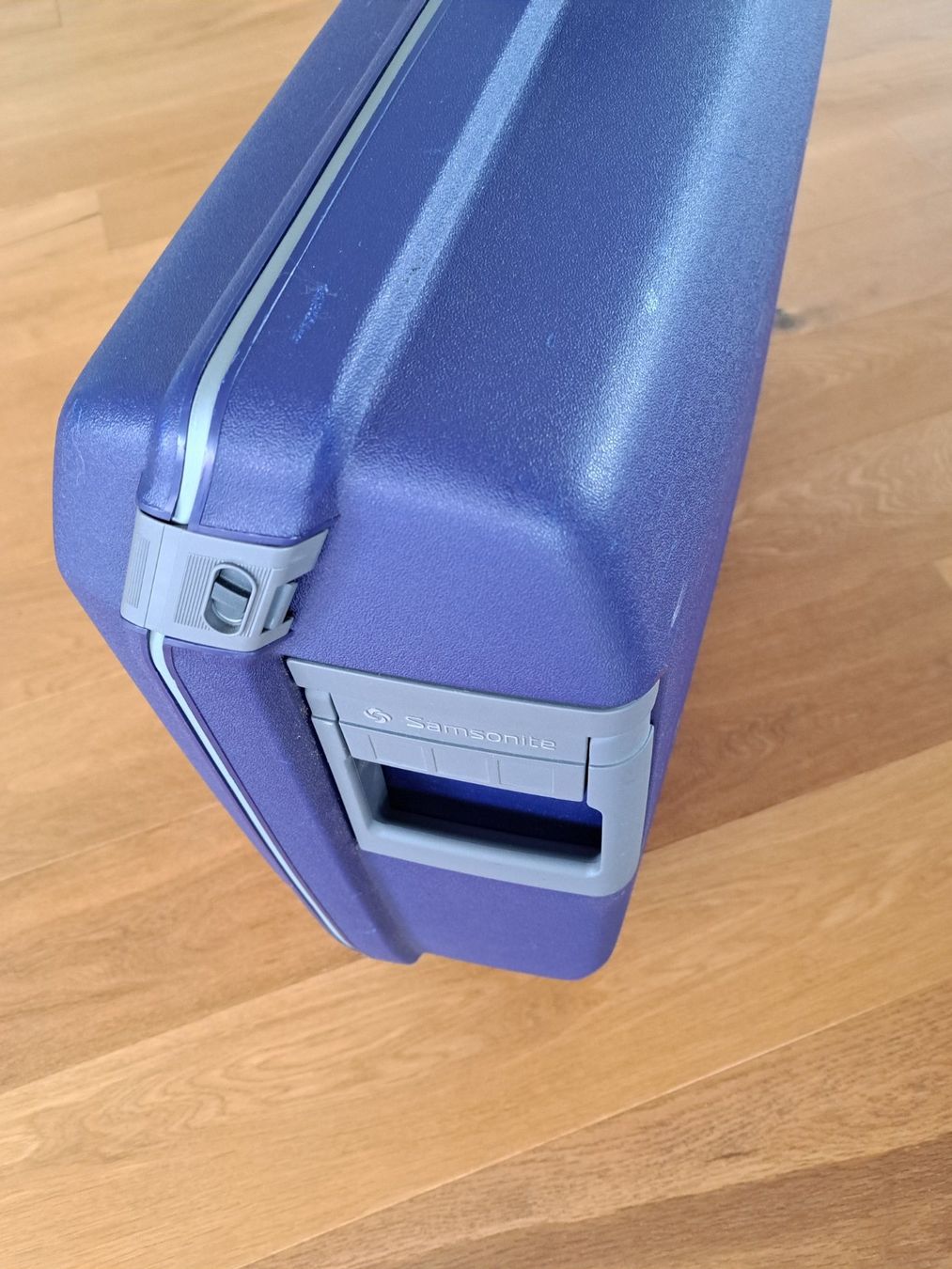 Samsonite Reisekoffer: Samsonite Koffer  ca. 63 x 53 x 20 cm – Gebraucht aus Langendorf von  1