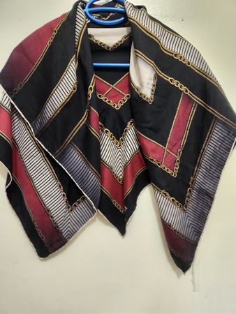 Foulard  soue femme Vissona imprimé chaines et bandes
