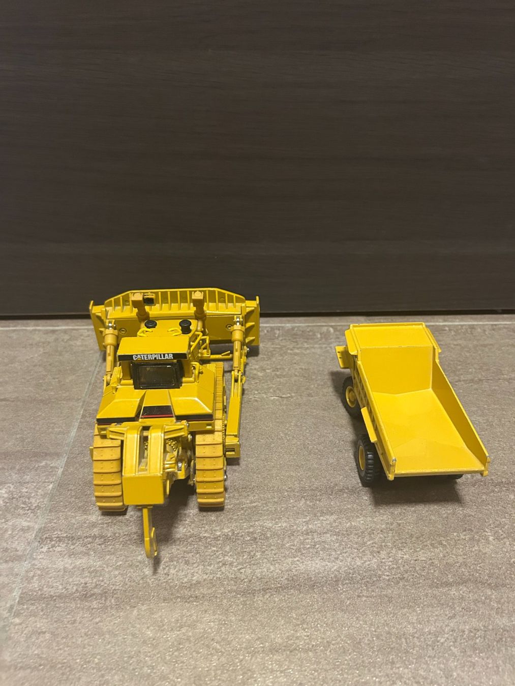 Modellini d'auto: Caterpillar D11R Track & Dumper 773B – Usato da Lausanne venduto da Retro-geek 3