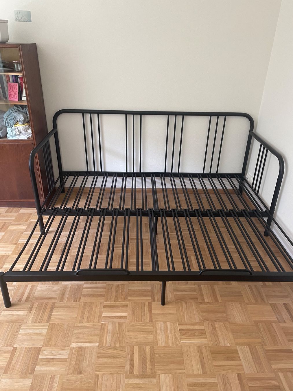 IKEA FYRESDAL Metallbett schwarz, ausziehbar, 160x200cm (Gebraucht) in Basel für CHF 75 – nur Abholung auf Ricardo kaufen