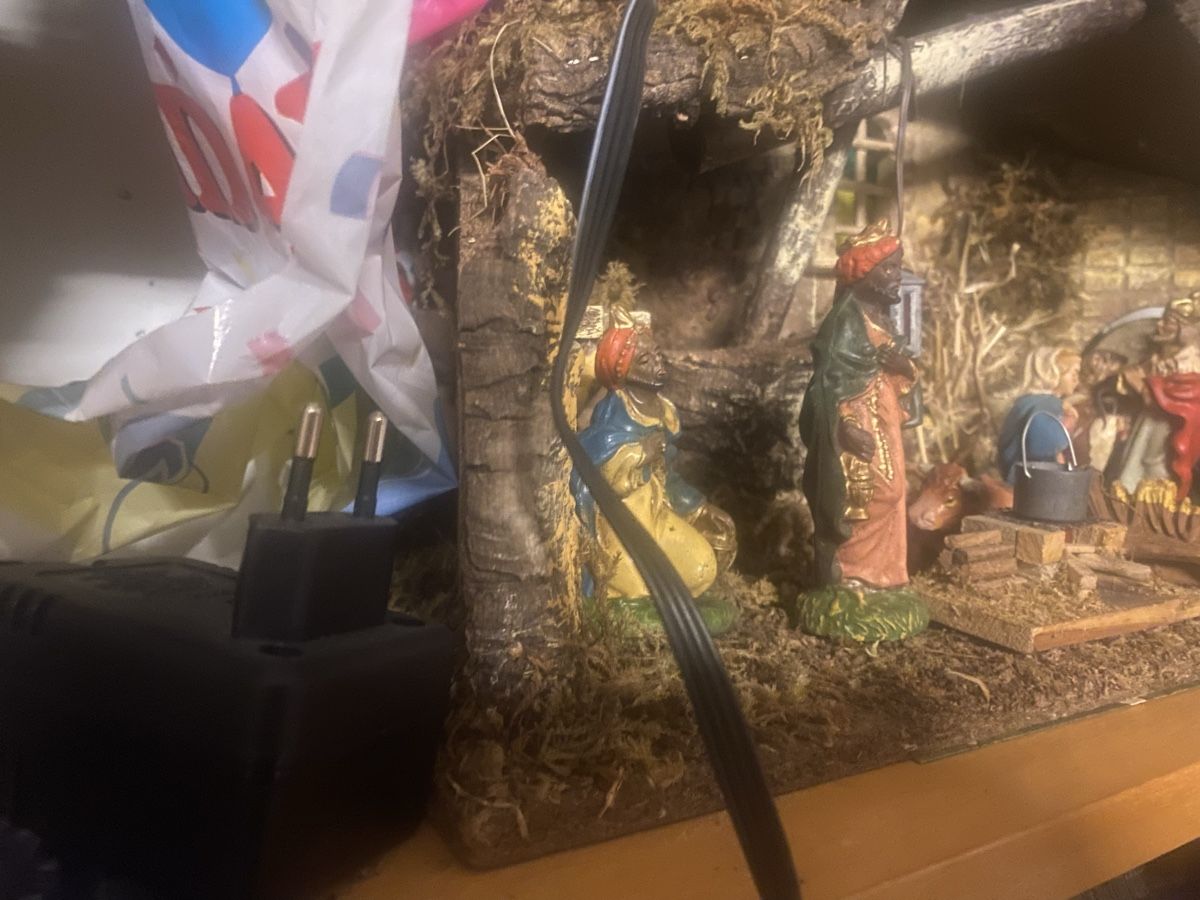 Tutte le decorazioni: Handgefertigte Weihnachtskrippe mit Beleuchtung, Top! – Usato da Watt venduto da Willis4 1