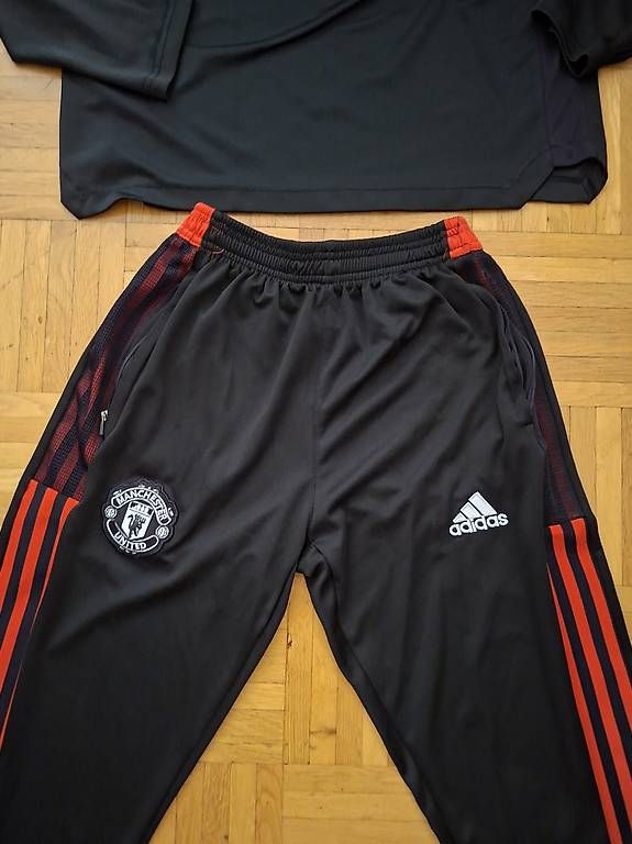 Anzüge, Sport- & Funktionsanzüge: Manchester United Trainingsanzug  – Gebraucht aus Wetzikon ZH von cet_6fbf 2