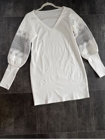 Weisse Kleid spitzenarm
