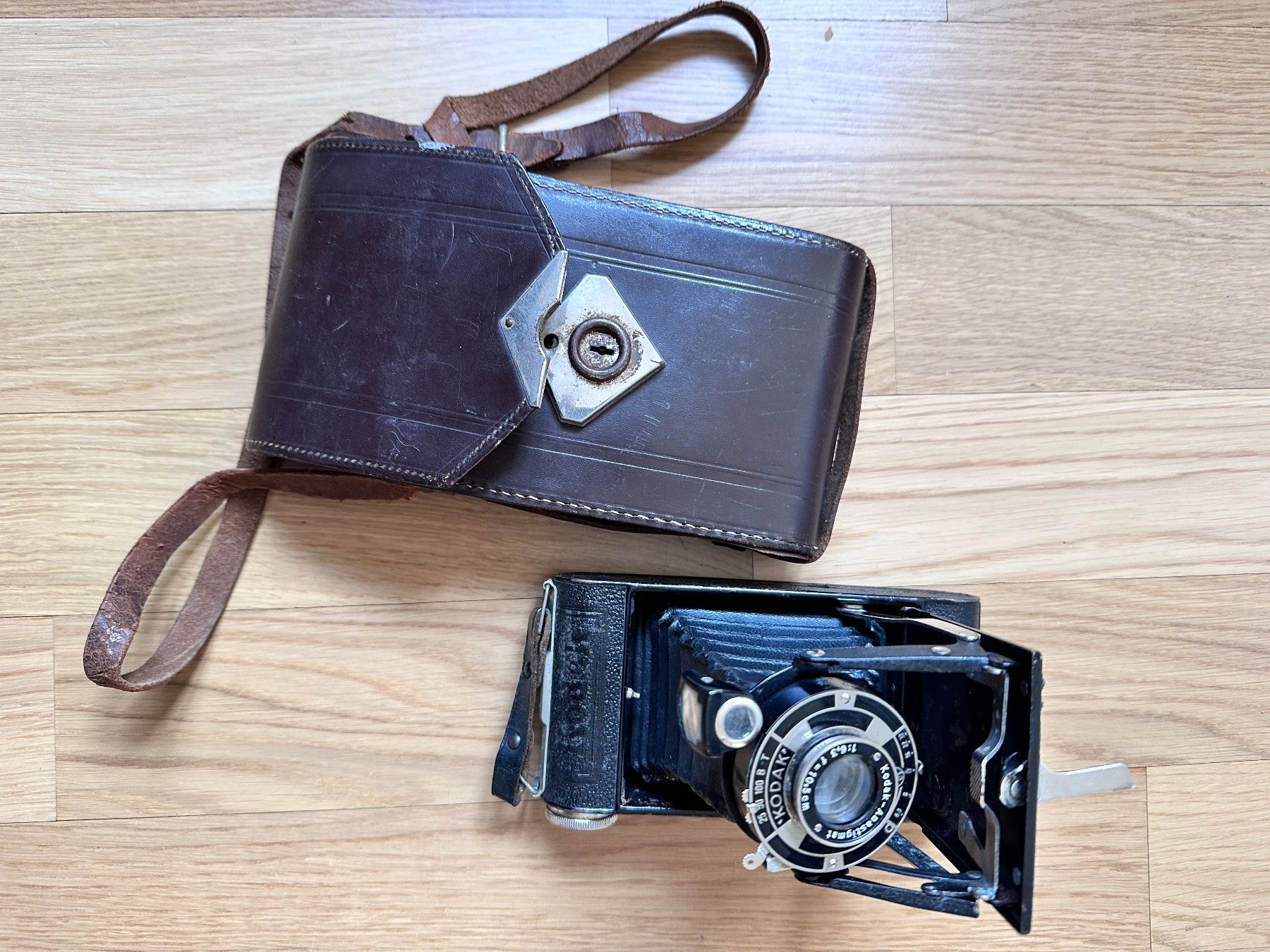 Kodak Kamera: Kodak Junior 620 + case – Gebraucht aus Sorengo von Littman 1