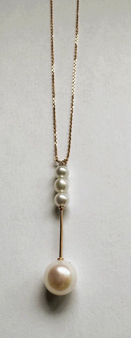 Ketten: Feines Collier 18kr. Rotgold mit 4 wunderschönen Perlen – Neu und originalverpackt aus Hombrechtikon von Harosa 1