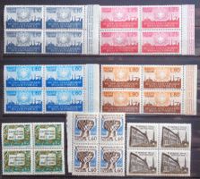 ITALIA: Des timbres neufs ** des années 1919–1976, 2 photos