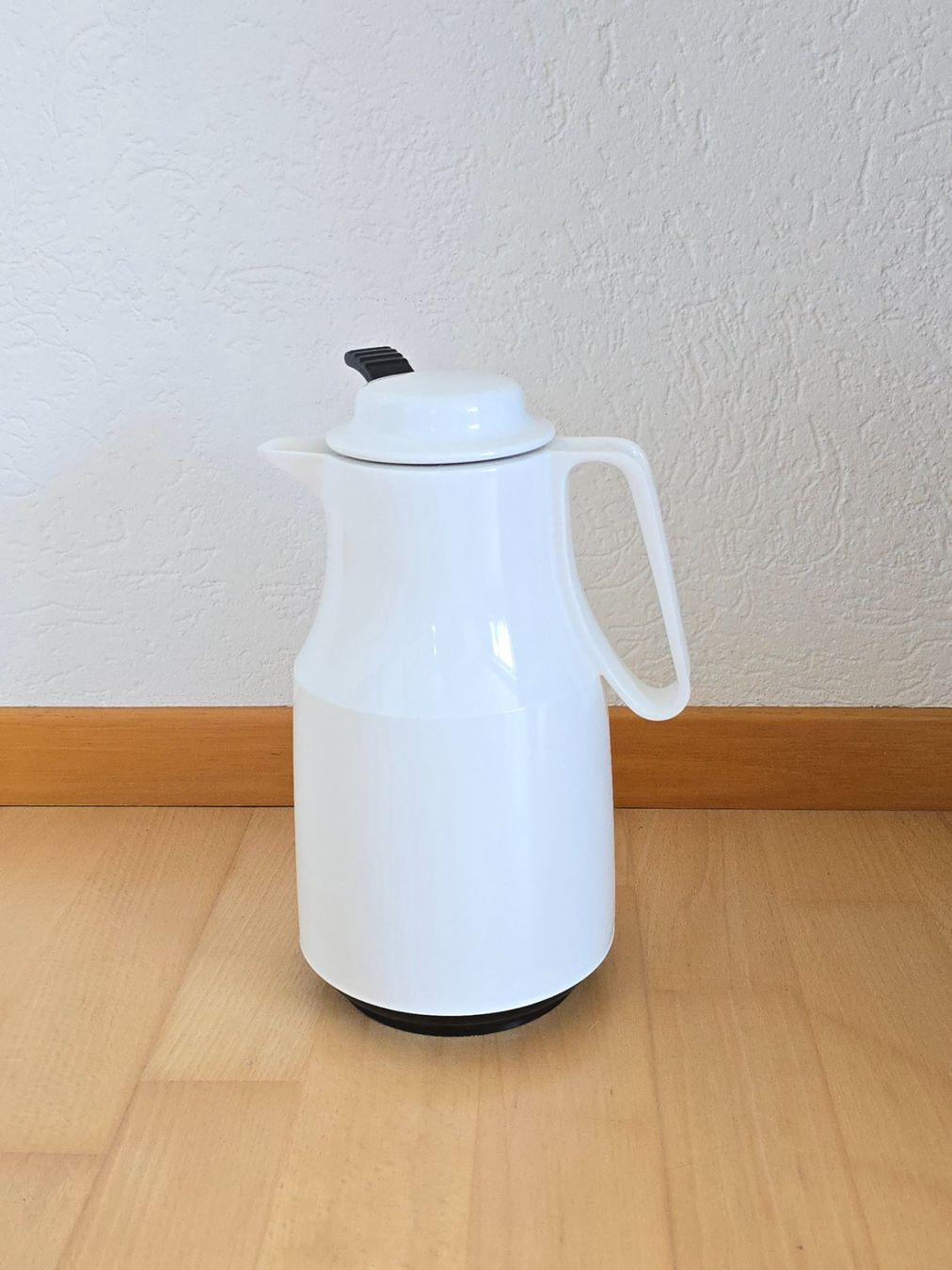 Trinkflaschen & Thermosflaschen: Thermoskrug weiss 1 Lt. – Gebraucht aus Dättlikon von Wundertuete_
