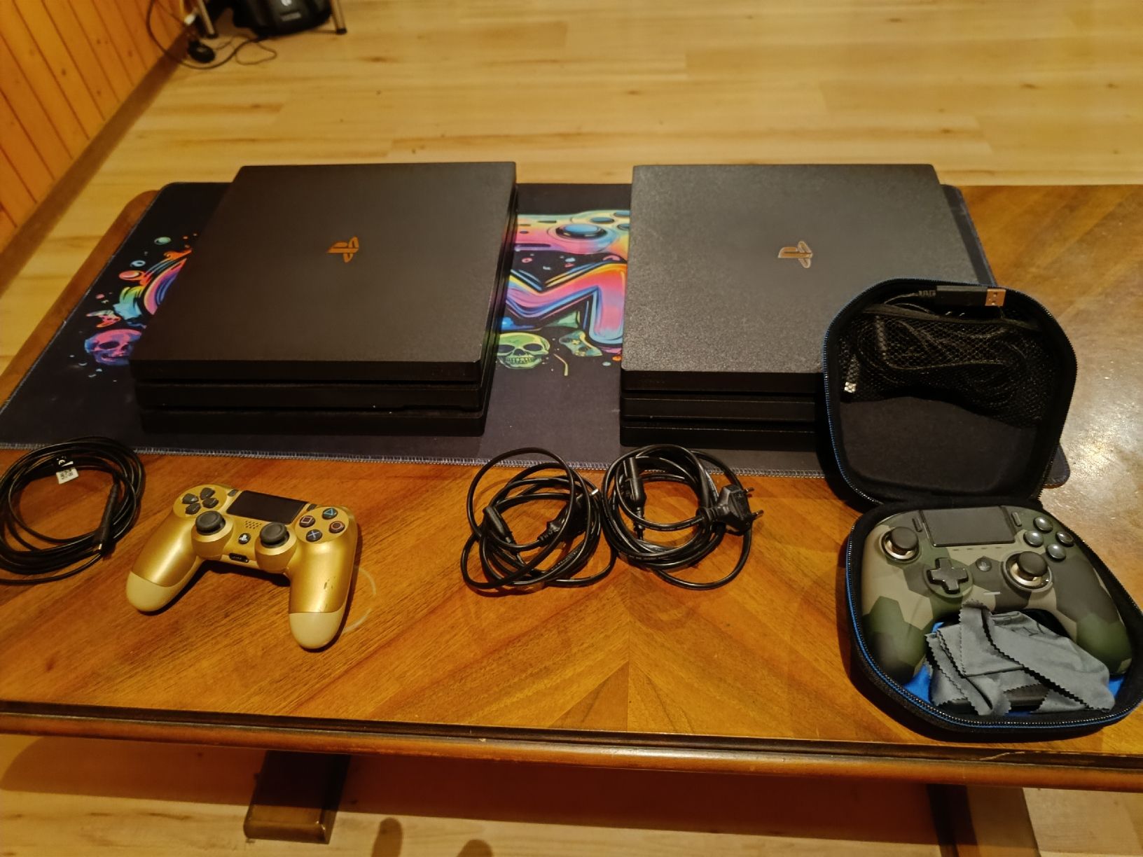 Sony Consoles: 2x Ps4 Pro eine mit 12.02 Firmware und eine 13.52 Firmware – D'occasion à Edlibach par sonypower89