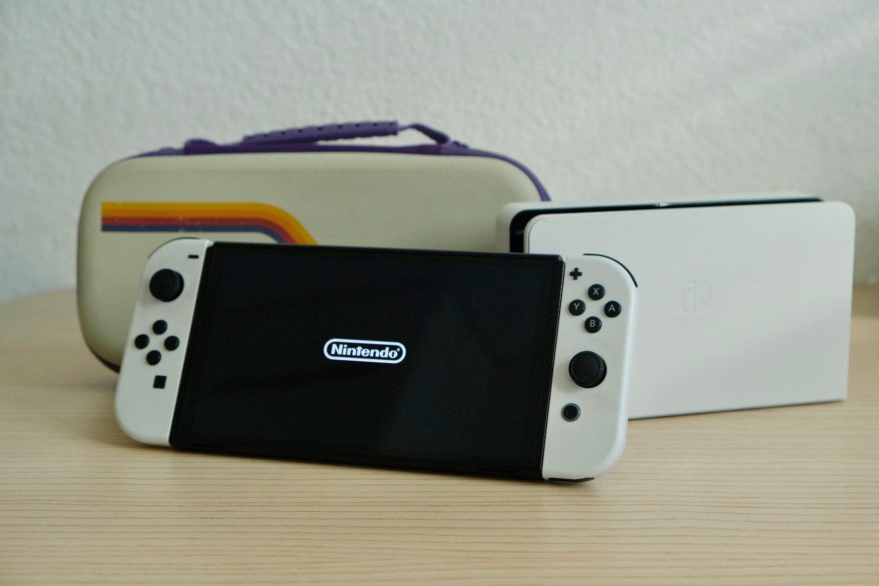 Nintendo Konsolen: Nintendo Switch OLED mit Zubehör – Gebraucht aus Dietikon von leo_5vzp