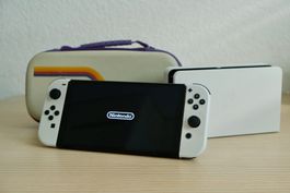 Nintendo Switch OLED mit Zubehör