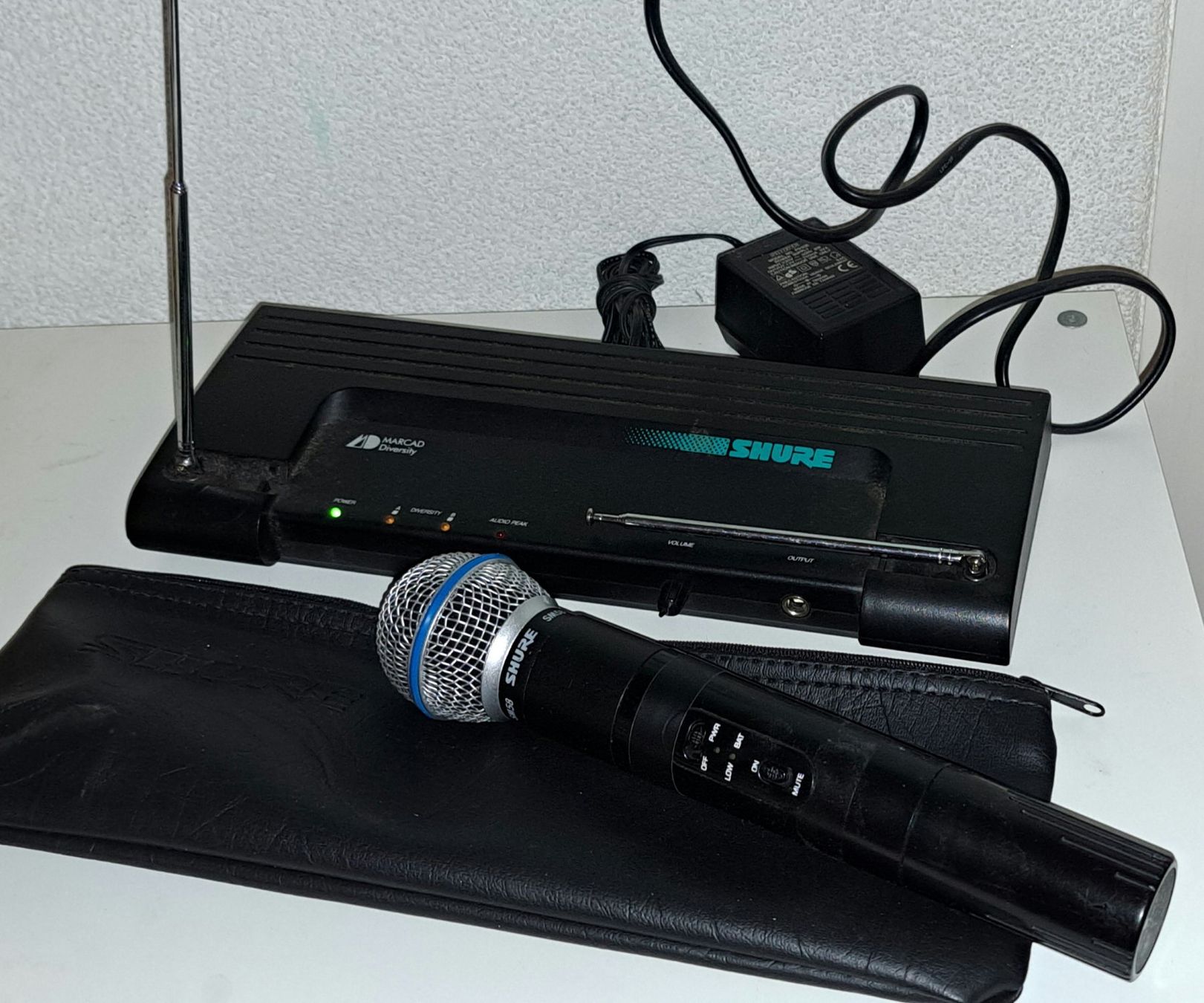 Shure Microfoni: Mikrofon-Funkmikrofon Shure SM 58 + Empfänger – Usato da Schlieren venduto da Rcaliforni