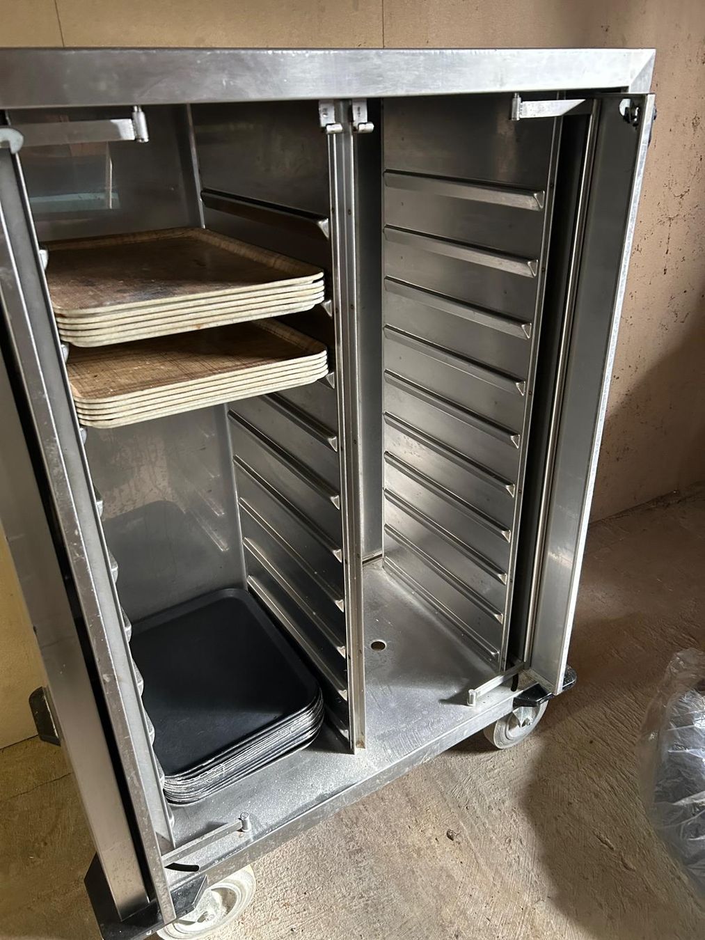 Armadi: Edelstahl Rollschrank – Usato da Grüt (Gossau ZH) venduto da wisdomio7 2