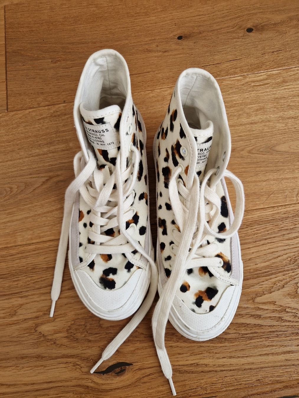 Levi's Scarpe da donna: Levis High Top Sneakers – Usato da Eschenbach SG venduto da SanFranciscoCalifornia