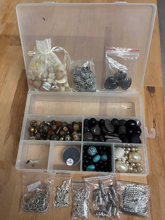 Bastelsets: Schmuck, Armbänder, oder Schlüsselanhänger selber herstellen – Neu (gemäss Beschreibung) aus Urtenen-Schönbühl von Diversikum