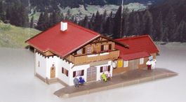 Vollmer H0 3526  Bahnhof mit Güterschuppen, Fertigmodell