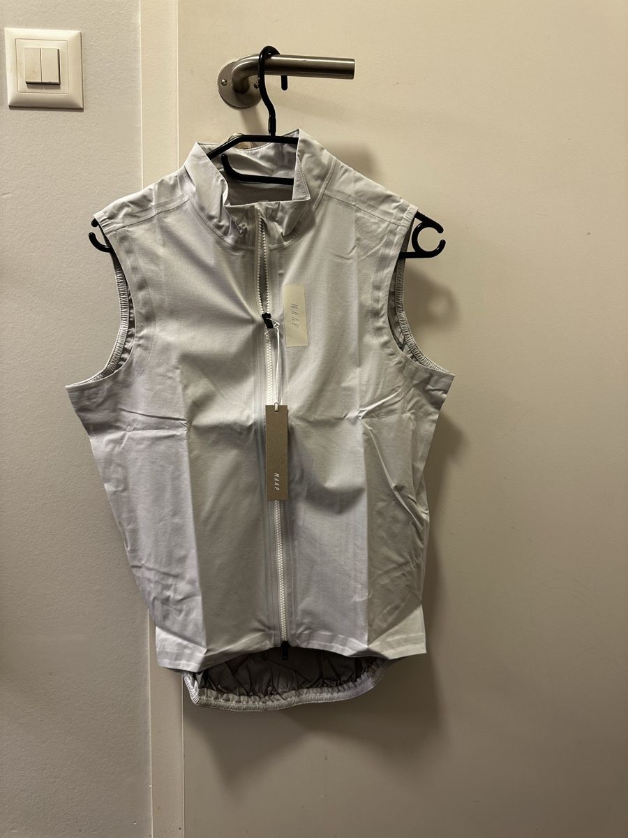 Gilet & Giacche: MAAP Pro Atmos Vest – Nuovo e nell'imballaggio originale da Carouge GE venduto da cytoplan