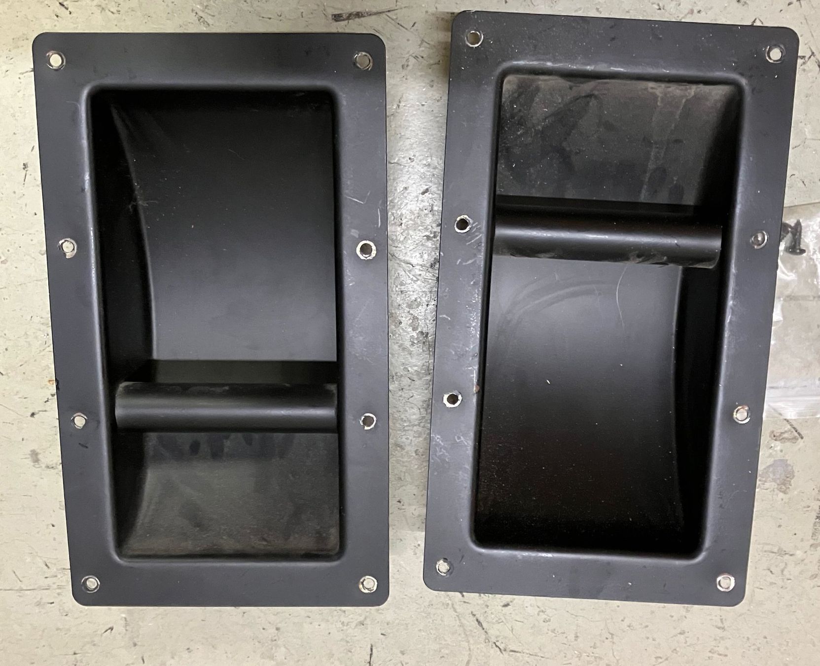 Ferramenta: Boxen Griffe Metall inkl schrauben. – Usato da Zürich venduto da MamuTech